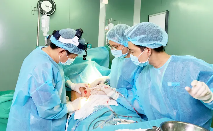 Thẩm mỹ “chui” hoành hành: Vật vã giữa ranh giới đẹp và xấu! - Ảnh 3. Thẩm mỹ “chui” hoành hành: Vật vã giữa ranh giới đẹp và xấu! - Ảnh 3.