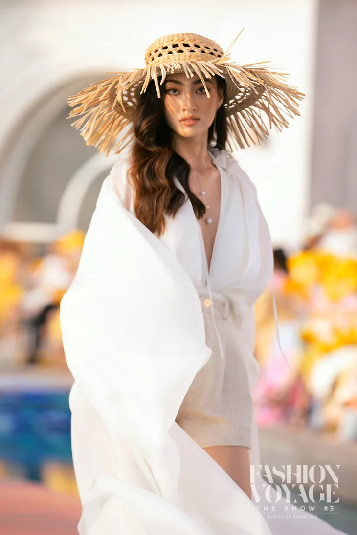 Đỗ Thị Hà gợi cảm catwalk cùng cặp Hoa hậu song Linh - Ảnh 9.