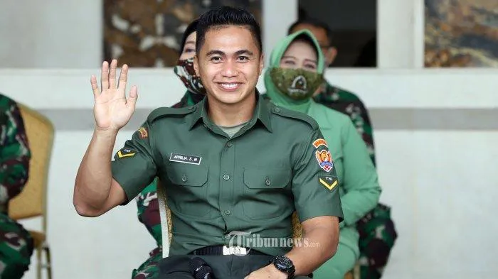 Manganang xúc động trong ngày được đổi tên và giới tính - Ảnh 1. Manganang xúc động trong ngày được đổi tên và giới tính - Ảnh 1.