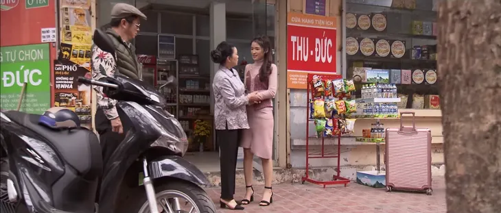 Trở về giữa yêu thương - Tập 57: Đức (Bá Anh) tức lộn ruột ép mẹ trả nợ cho nhà vợ - Ảnh 3. Trở về giữa yêu thương - Tập 57: Đức (Bá Anh) tức lộn ruột ép mẹ trả nợ cho nhà vợ - Ảnh 3.