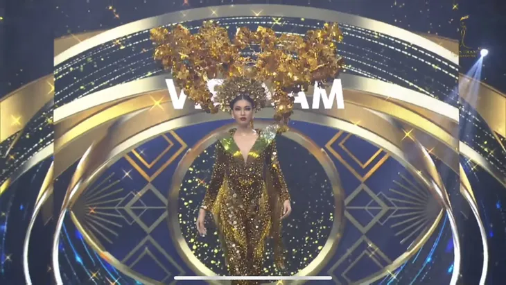 Cú xoay người ấn tượng của Ngọc Thảo trên sân khấu Miss Grand International - Ảnh 1. Cú xoay người ấn tượng của Ngọc Thảo trên sân khấu Miss Grand International - Ảnh 1.