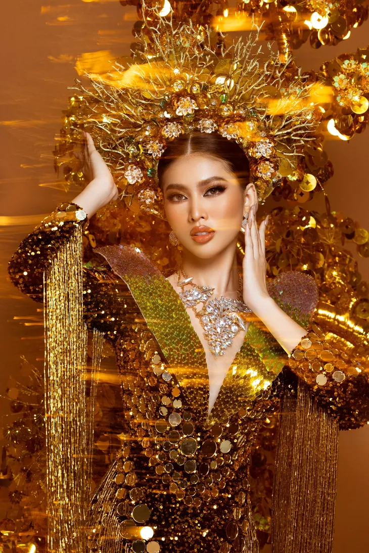 Cú xoay người ấn tượng của Ngọc Thảo trên sân khấu Miss Grand International - Ảnh 4. Cú xoay người ấn tượng của Ngọc Thảo trên sân khấu Miss Grand International - Ảnh 4.