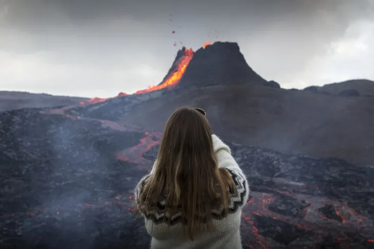 Người dân Iceland đổ xô đi xem núi lửa phun trào sau gần 800 năm - Ảnh 9. Người dân Iceland đổ xô đi xem núi lửa phun trào sau gần 800 năm - Ảnh 9.