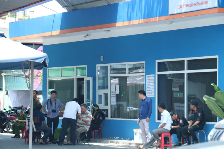 Phong tỏa cửa hàng xăng dầu ở TP Hồ Chí Minh liên quan đường dây xăng giả - Ảnh 3. Phong tỏa cửa hàng xăng dầu ở TP Hồ Chí Minh liên quan đường dây xăng giả - Ảnh 3.