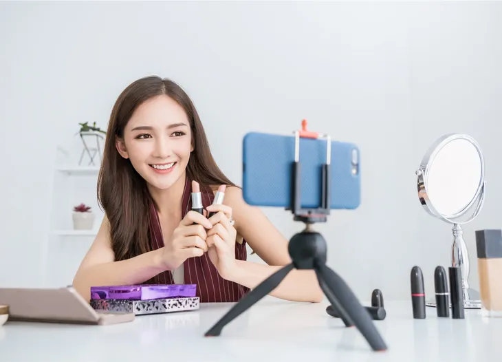 Mạng xã hội đua nhau “đốt” tiền để giành giật nhà sáng tạo nội dung - Ảnh 1. Mạng xã hội đua nhau “đốt” tiền để giành giật nhà sáng tạo nội dung - Ảnh 1.