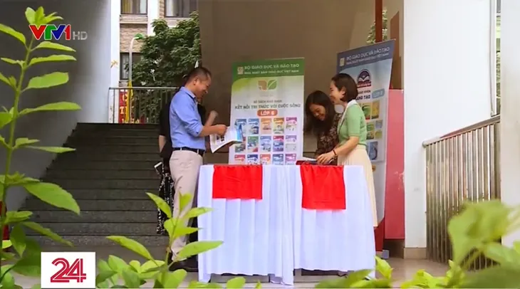 Lựa chọn sách giáo khoa lớp 2 và lớp 6: Phải đảm bảo công bằng, tránh xáo trộn - Ảnh 2. Lựa chọn sách giáo khoa lớp 2 và lớp 6: Phải đảm bảo công bằng, tránh xáo trộn - Ảnh 2.