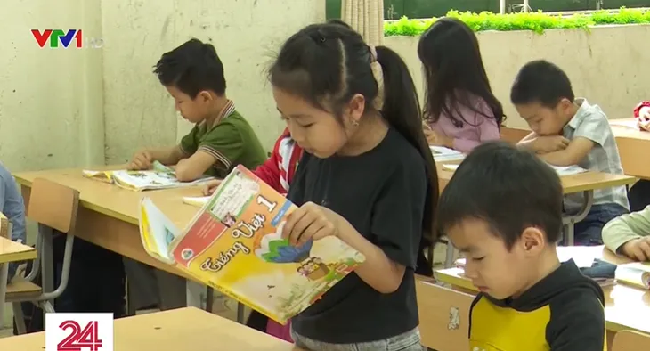 Lựa chọn sách giáo khoa lớp 2 và lớp 6: Phải đảm bảo công bằng, tránh xáo trộn - Ảnh 1. Lựa chọn sách giáo khoa lớp 2 và lớp 6: Phải đảm bảo công bằng, tránh xáo trộn - Ảnh 1.