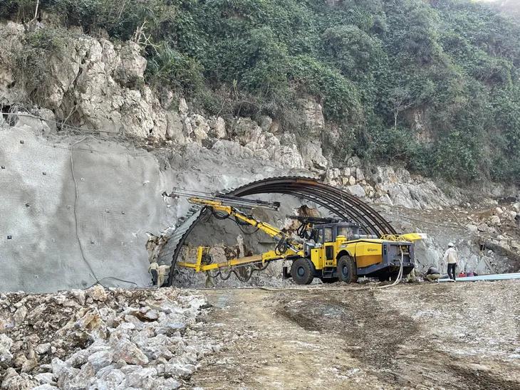 Khoáng sản khắp nước, sao cao tốc Bắc - Nam lại thiếu vật liệu? - Ảnh 2. Khoáng sản khắp nước, sao cao tốc Bắc - Nam lại thiếu vật liệu? - Ảnh 2.