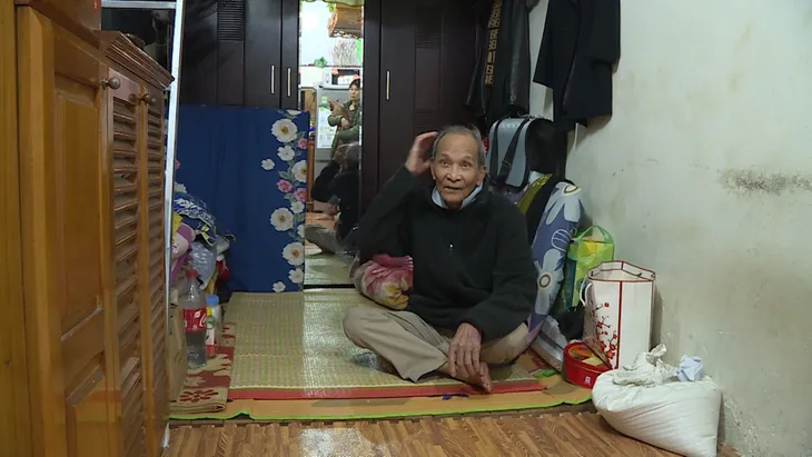 Người dân khu vực nội đô Hà Nội: Chật chội, tối tăm nhưng… tiện - Ảnh 3. Người dân khu vực nội đô Hà Nội: Chật chội, tối tăm nhưng… tiện - Ảnh 3.