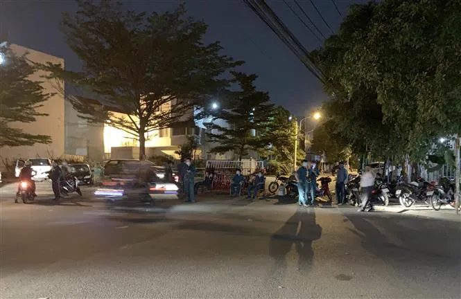 1 người nước ngoài nghi nhiễm COVID-19, Bình Dương phong tỏa 1 khu dân cư - Ảnh 2. 1 người nước ngoài nghi nhiễm COVID-19, Bình Dương phong tỏa 1 khu dân cư - Ảnh 2.