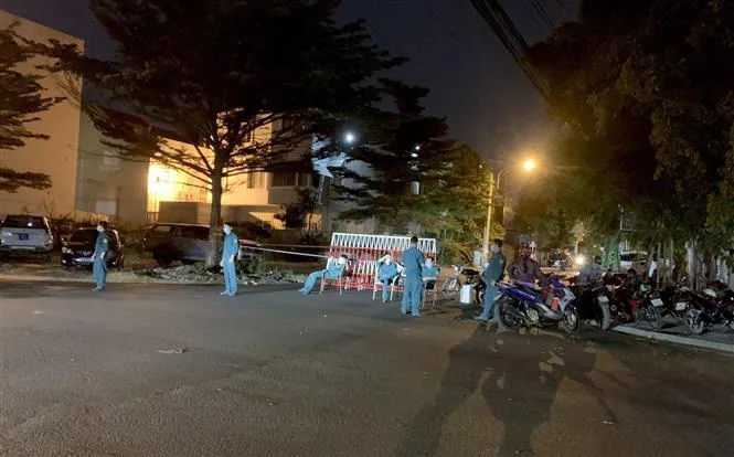1 người nước ngoài nghi nhiễm COVID-19, Bình Dương phong tỏa 1 khu dân cư - Ảnh 1. 1 người nước ngoài nghi nhiễm COVID-19, Bình Dương phong tỏa 1 khu dân cư - Ảnh 1.