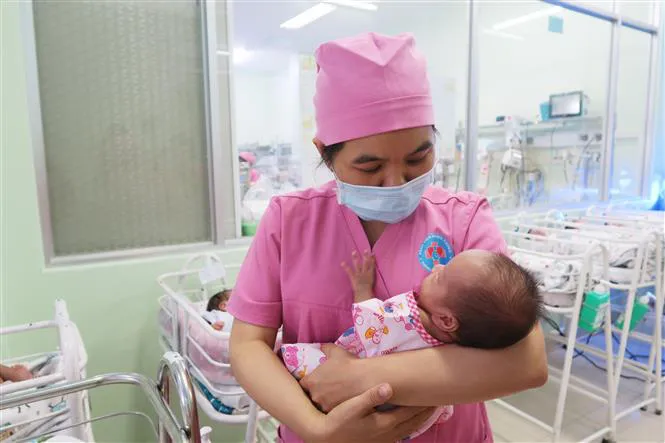 Gần như ngày nào cũng có trẻ sơ sinh bị bỏ rơi - Ảnh 1. Gần như ngày nào cũng có trẻ sơ sinh bị bỏ rơi - Ảnh 1.