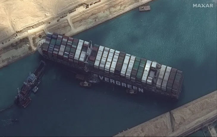 Kinh tế toàn cầu bị “thổi bay” 400 triệu USD/giờ do kênh đào Suez tắc nghẽn - Ảnh 2. Kinh tế toàn cầu bị “thổi bay” 400 triệu USD/giờ do kênh đào Suez tắc nghẽn - Ảnh 2.