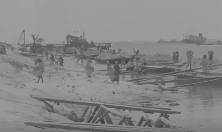 Kênh đào Suez: Lịch sử tuyến đường thủy huyết mạch quan trọng của thế giới - Ảnh 8. Kênh đào Suez: Lịch sử tuyến đường thủy huyết mạch quan trọng của thế giới - Ảnh 8.