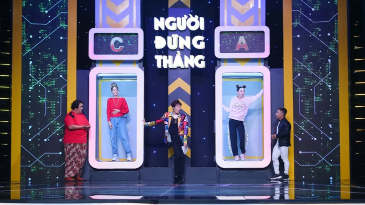 Người đứng thẳng - Tập 13: Lực sĩ Phạm Văn Mách trổ tài hát Một thời đã xa - Ảnh 1. Người đứng thẳng - Tập 13: Lực sĩ Phạm Văn Mách trổ tài hát Một thời đã xa - Ảnh 1.