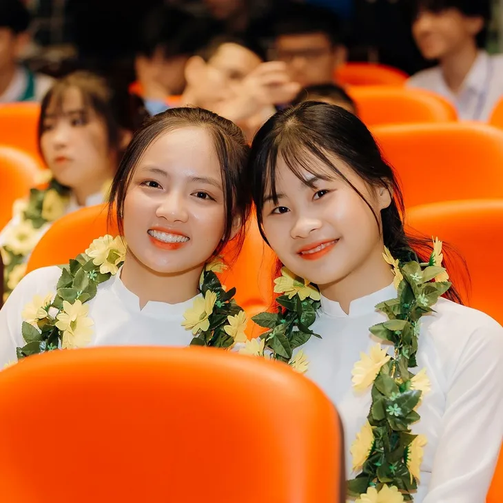 Nữ sinh giành vòng nguyệt Olympia gây sốt vì quá xinh, nhiều tài lẻ - Ảnh 5. Nữ sinh giành vòng nguyệt Olympia gây sốt vì quá xinh, nhiều tài lẻ - Ảnh 5.