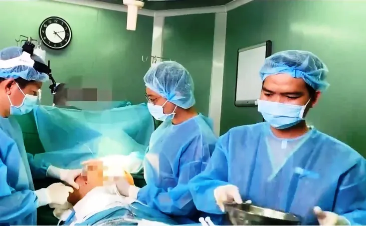 Làm đẹp ở thẩm mỹ viện không phép: Mất tiền để... mang tật? - Ảnh 2. Làm đẹp ở thẩm mỹ viện không phép: Mất tiền để... mang tật? - Ảnh 2.