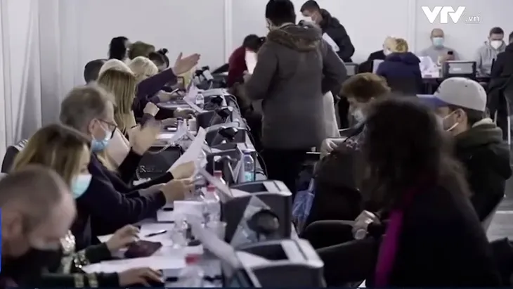 Serbia tiêm vaccine COVID-19 miễn phí cho người nước ngoài - Ảnh 1. Serbia tiêm vaccine COVID-19 miễn phí cho người nước ngoài - Ảnh 1.