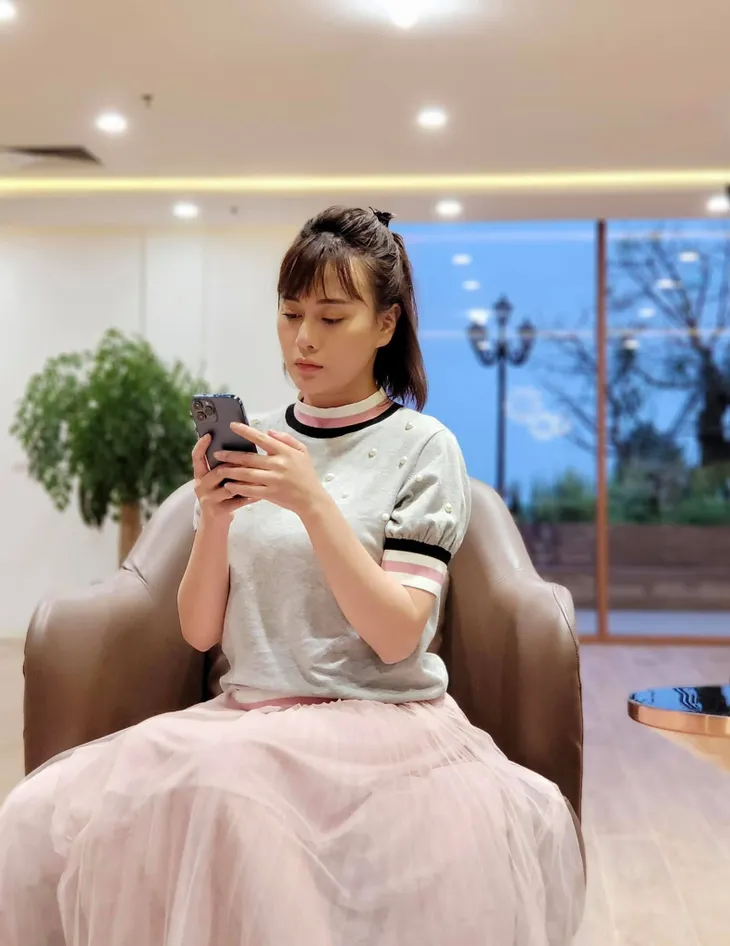 Phương Oanh dịu dàng hết nấc khi diện style bánh bèo - Ảnh 2. Phương Oanh dịu dàng hết nấc khi diện style bánh bèo - Ảnh 2.