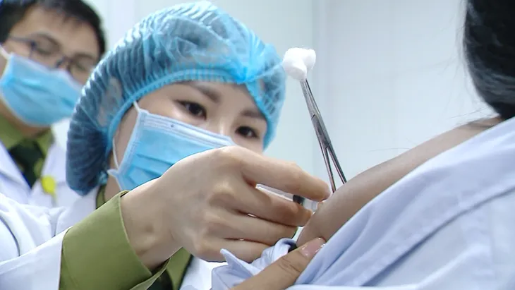 Tấm khiên chống COVID-19: Chương trình đặc biệt của Ban Thời sự với góc nhìn toàn cảnh về tiêm ngừa COVID-19 ở Việt Nam - Ảnh 2. Tấm khiên chống COVID-19: Chương trình đặc biệt của Ban Thời sự với góc nhìn toàn cảnh về tiêm ngừa COVID-19 ở Việt Nam - Ảnh 2.