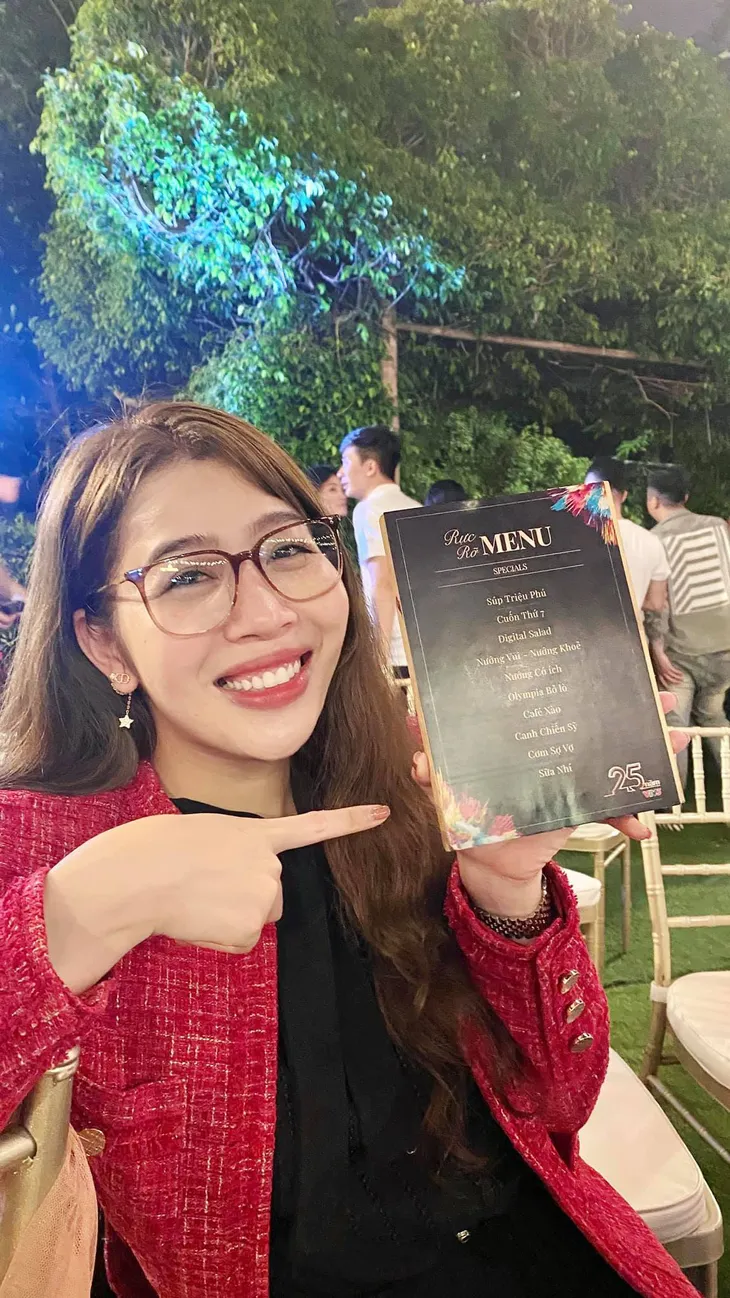 Diệp Chi đánh dấu 15 năm chính thức... lạc vào “mái ấm” VTV3 - Ảnh 9. Diệp Chi đánh dấu 15 năm chính thức... lạc vào “mái ấm” VTV3 - Ảnh 9.
