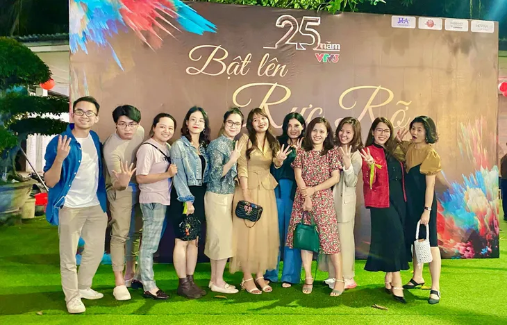 Diệp Chi đánh dấu 15 năm chính thức... lạc vào “mái ấm” VTV3 - Ảnh 1. Diệp Chi đánh dấu 15 năm chính thức... lạc vào “mái ấm” VTV3 - Ảnh 1.