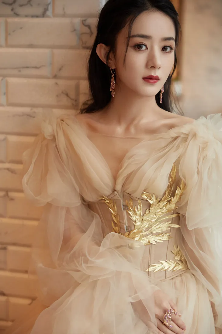 Triệu Lệ Dĩnh, Angelababy, Lưu Thi Thi, Nghê Ni lần đầu đọ sắc trong cùng khung hình - Ảnh 6. Triệu Lệ Dĩnh, Angelababy, Lưu Thi Thi, Nghê Ni lần đầu đọ sắc trong cùng khung hình - Ảnh 6.