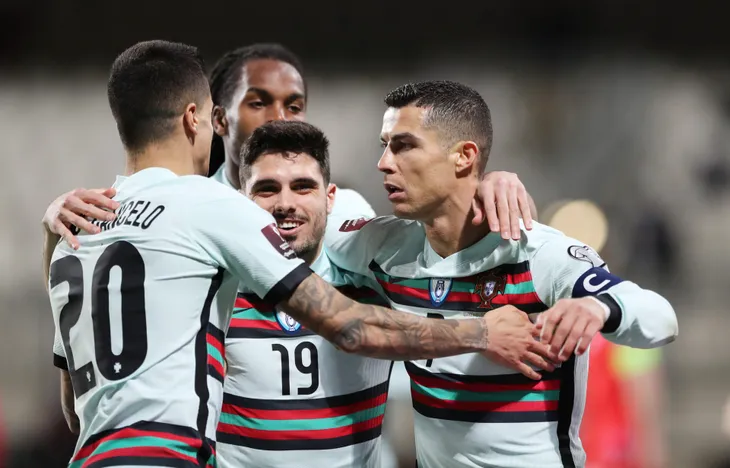 Ronaldo ghi bàn, Bồ Đào Nha ngược dòng thắng thuyết phục Luxembourg - Ảnh 3. Ronaldo ghi bàn, Bồ Đào Nha ngược dòng thắng thuyết phục Luxembourg - Ảnh 3.