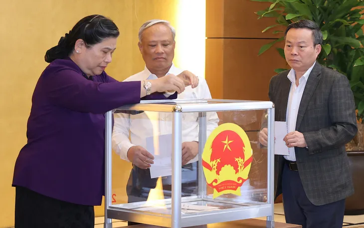 Trình Quốc hội miễn nhiệm 3 Phó Chủ tịch Quốc hội - Ảnh 1. Trình Quốc hội miễn nhiệm 3 Phó Chủ tịch Quốc hội - Ảnh 1.