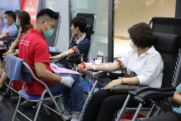 Cán bộ, nhân viên Đài THVN hào hứng tham gia hiến máu nhân đạo - Ảnh 4. Cán bộ, nhân viên Đài THVN hào hứng tham gia hiến máu nhân đạo - Ảnh 4.