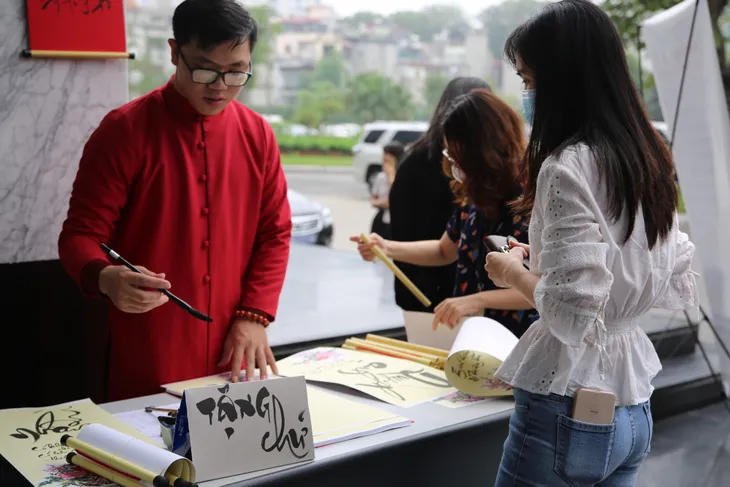 Cán bộ, nhân viên Đài THVN hào hứng tham gia hiến máu nhân đạo - Ảnh 14. Cán bộ, nhân viên Đài THVN hào hứng tham gia hiến máu nhân đạo - Ảnh 14.