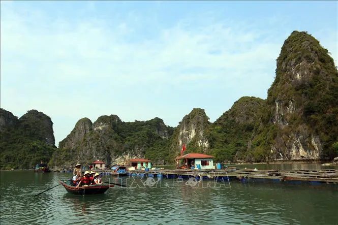 Quảng Ninh mở lại du lịch nội tỉnh - Ảnh 2. Quảng Ninh mở lại du lịch nội tỉnh - Ảnh 2.