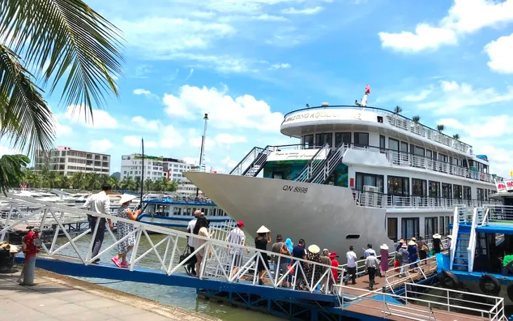 Quảng Ninh mở lại du lịch nội tỉnh - Ảnh 1. Quảng Ninh mở lại du lịch nội tỉnh - Ảnh 1.