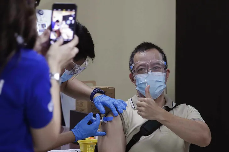 Philippines tiếp nhận gần 500.000 liều vaccine COVID-19 đầu tiên từ COVAX - Ảnh 1. Philippines tiếp nhận gần 500.000 liều vaccine COVID-19 đầu tiên từ COVAX - Ảnh 1.