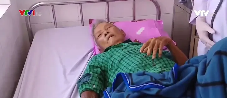 Nhiều bệnh nhân bị bỏ rơi tại các bệnh viện ở TP Hồ Chí Minh - Ảnh 1. Nhiều bệnh nhân bị bỏ rơi tại các bệnh viện ở TP Hồ Chí Minh - Ảnh 1.