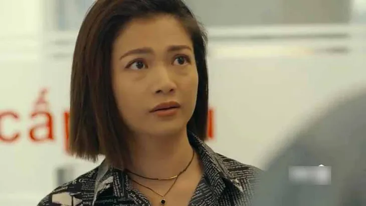 Hồ sơ cá sấu - Tập 27: Thu (Huyền Lizzie) - Nguyệt (Kiều Anh) cắt đứt tình chị em, đòi thử ADN - Ảnh 2. Hồ sơ cá sấu - Tập 27: Thu (Huyền Lizzie) - Nguyệt (Kiều Anh) cắt đứt tình chị em, đòi thử ADN - Ảnh 2.