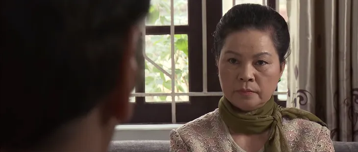 Trở về giữa yêu thương - Tập 46: Ông Phương (NSND Trung Anh) cao tay trị lại mẹ chồng Thu - Ảnh 3. Trở về giữa yêu thương - Tập 46: Ông Phương (NSND Trung Anh) cao tay trị lại mẹ chồng Thu - Ảnh 3.