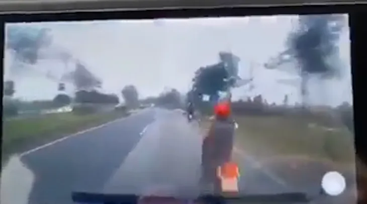 Hà Nội: “Xe điên” gây tai nạn liên hoàn, 1 thai phụ tử vong - Ảnh 1. Hà Nội: “Xe điên” gây tai nạn liên hoàn, 1 thai phụ tử vong - Ảnh 1.