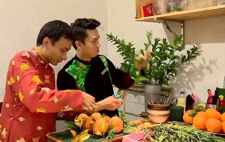 Tiệm hoa đặc biệt toàn nghệ nhân nam - Ảnh 1. Tiệm hoa đặc biệt toàn nghệ nhân nam - Ảnh 1.