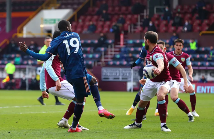 Burnley 1-1 Arsenal: Xhaka mắc lỗi, vận may ngoảnh mặt, Pháo thủ mất điểm tiếc nuối - Ảnh 4. Burnley 1-1 Arsenal: Xhaka mắc lỗi, vận may ngoảnh mặt, Pháo thủ mất điểm tiếc nuối - Ảnh 4.