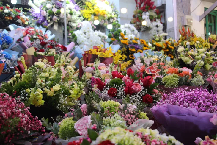 Tiểu thương chợ hoa lớn nhất TP Hồ Chí Minh lo cảnh người đông, khách vắng dịp lễ 8/3 - Ảnh 2. Tiểu thương chợ hoa lớn nhất TP Hồ Chí Minh lo cảnh người đông, khách vắng dịp lễ 8/3 - Ảnh 2.