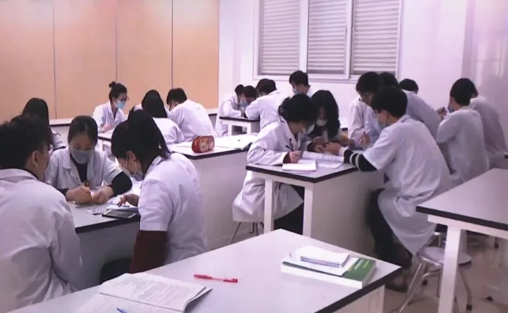 Nở rộ đào tạo ngành sức khỏe, dấu hỏi chất lượng đầu ra? - Ảnh 1.