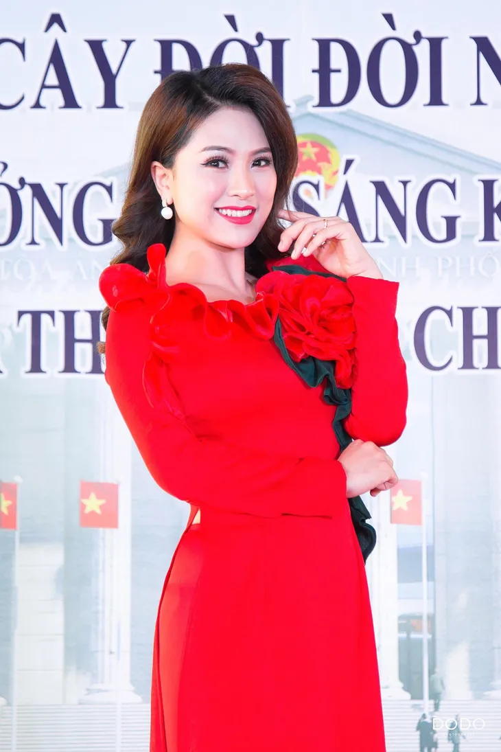 MC Dương Suri - nghề dẫn chương trình không chỉ là ánh hào quang - Ảnh 2. MC Dương Suri - nghề dẫn chương trình không chỉ là ánh hào quang - Ảnh 2.