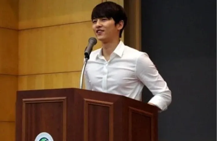 Sợ chưa, Song Joong Ki không hề già đi - Ảnh 2. Sợ chưa, Song Joong Ki không hề già đi - Ảnh 2.