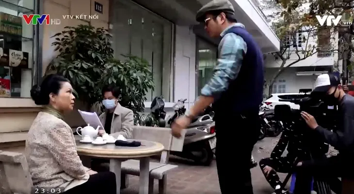 Khám phá hậu trường một ngày ghi hình Trở về giữa yêu thương - Ảnh 3. Khám phá hậu trường một ngày ghi hình Trở về giữa yêu thương - Ảnh 3.