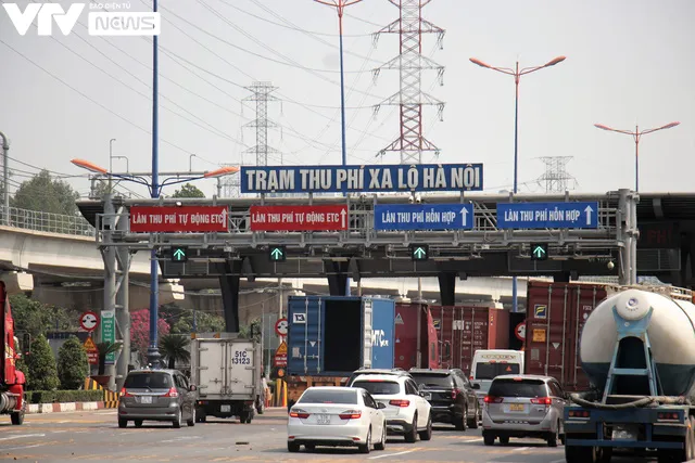 Ùn ứ giao thông ngày đầu thu phí Trạm BOT trên Xa lộ Hà Nội - Ảnh 1. Ùn ứ giao thông ngày đầu thu phí Trạm BOT trên Xa lộ Hà Nội - Ảnh 1.