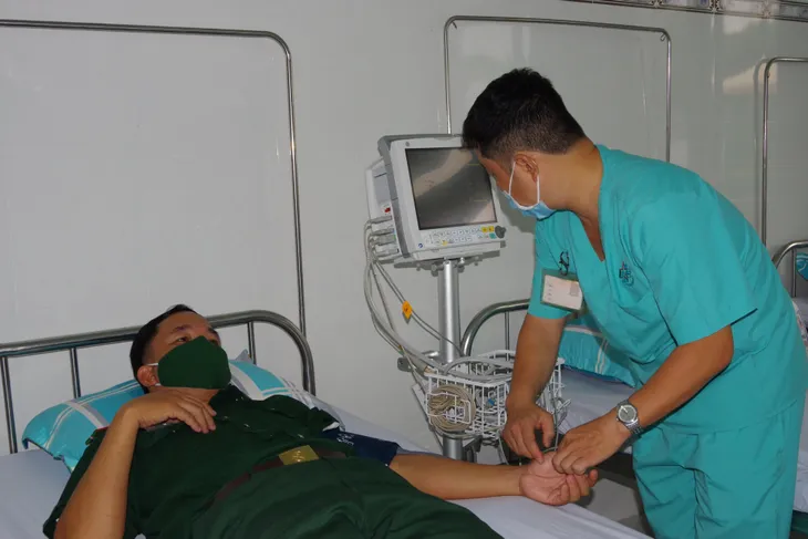 Bộ đội Biên phòng Tây Ninh bắt đầu tiêm vaccine COVID-19 - Ảnh 1. Bộ đội Biên phòng Tây Ninh bắt đầu tiêm vaccine COVID-19 - Ảnh 1.