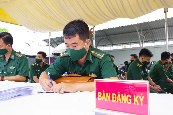 Bộ đội Biên phòng Tây Ninh bắt đầu tiêm vaccine COVID-19 - Ảnh 2. Bộ đội Biên phòng Tây Ninh bắt đầu tiêm vaccine COVID-19 - Ảnh 2.