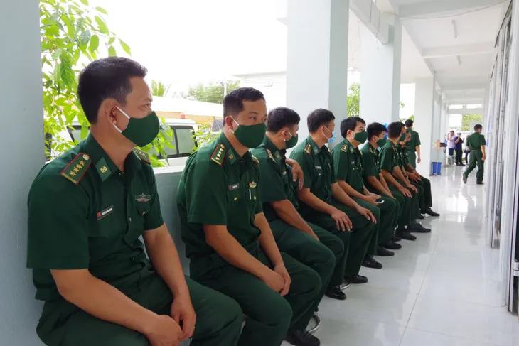 Bộ đội Biên phòng Tây Ninh bắt đầu tiêm vaccine COVID-19 - Ảnh 3. Bộ đội Biên phòng Tây Ninh bắt đầu tiêm vaccine COVID-19 - Ảnh 3.