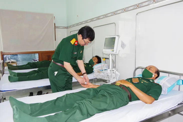 Bộ đội Biên phòng Tây Ninh bắt đầu tiêm vaccine COVID-19 - Ảnh 6. Bộ đội Biên phòng Tây Ninh bắt đầu tiêm vaccine COVID-19 - Ảnh 6.